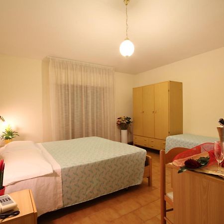 Hotel Villa Luca Chianciano Terme Oda fotoğraf