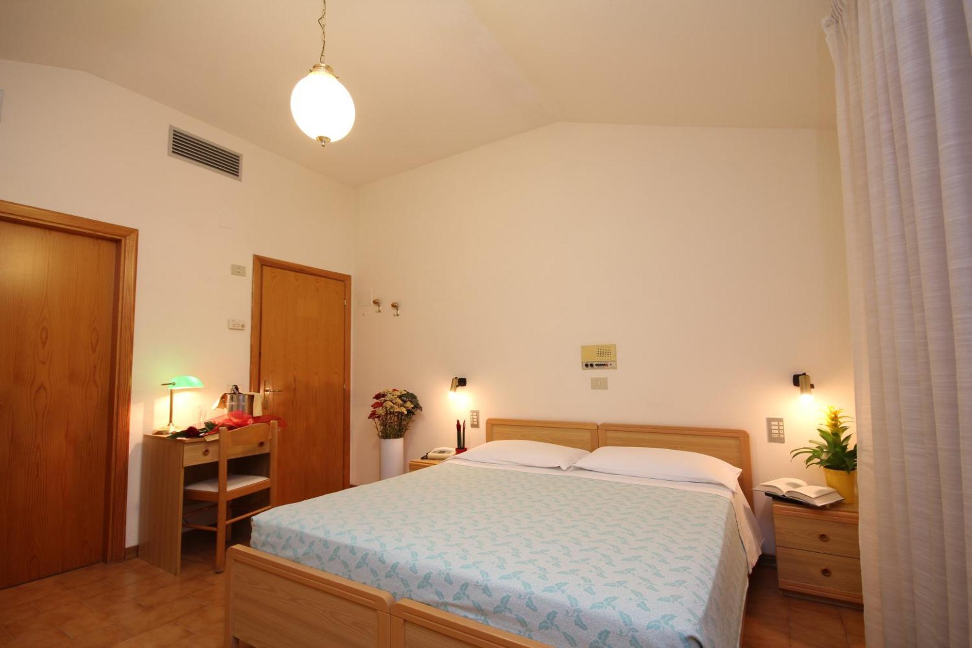 Hotel Villa Luca Chianciano Terme Oda fotoğraf