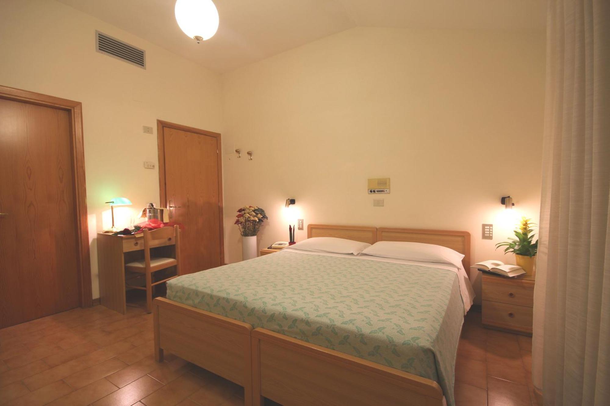 Hotel Villa Luca Chianciano Terme Oda fotoğraf
