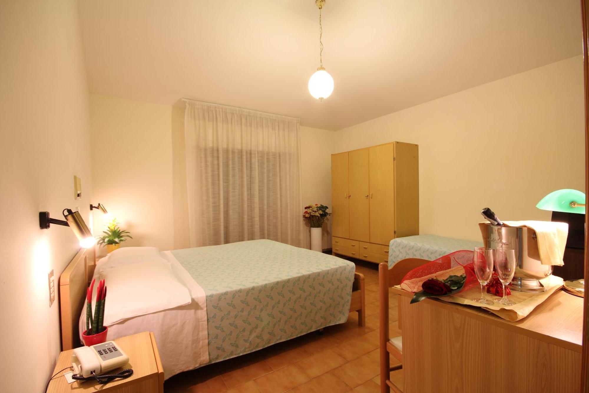 Hotel Villa Luca Chianciano Terme Oda fotoğraf